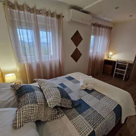 Moradia T2 Em Bairro Pitoresco Da * コビリャン