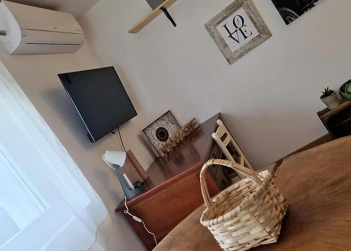 Moradia T2 Em Bairro Pitoresco Da *